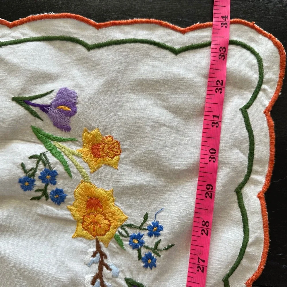 Vtg Embroidered White Floral Table Runner Scalloped Edge Iris 34x16 Cottagecore